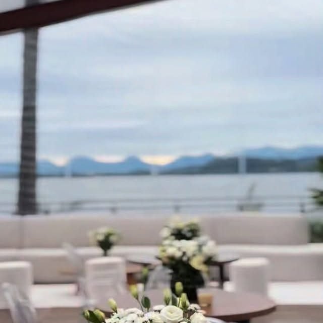✨ Um cenário onde cada detalhe foi pensado para emocionar.

No Iate Clube, transformamos este casamento em um ambiente elegante, leve e atemporal, com flores brancas, iluminação delicada e composições que valorizaram cada espaço da celebração.

Da cerimônia ao salão, cada escolha teve um propósito: criar uma experiência inesquecível para os noivos e seus convidados.

Porque mais do que decorar, nós criamos atmosferas que fazem parte da memória de um dos dias mais importantes da vida. 🤍

#casamento #decoracaodecasamento #iateclube #decoracaodeeventos #ilmasocha