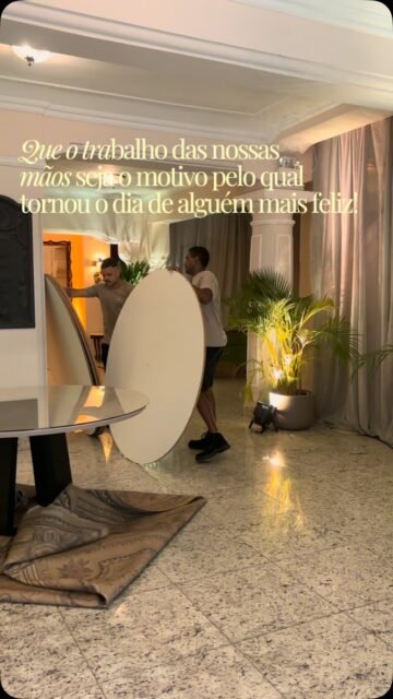 Antes dos convidados chegarem, existe um trabalho silencioso acontecendo.

São mãos que montam, ajustam, organizam e cuidam de cada detalhe para que, quando tudo estiver pronto, alguém viva um dos dias mais felizes da sua vida.

É isso que nos move: saber que o nosso trabalho faz parte de memórias que serão lembradas para sempre. 🤍✨

Cada cadeira no lugar, cada tecido, cada flor… tudo preparado com carinho para transformar um sonho em realidade.