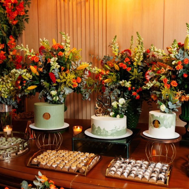 80 anos de histórias, amor e memórias que merecem ser celebradas com toda a beleza que esse momento representa. ✨🤍

Cada detalhe dessa decoração foi pensado para transformar essa data tão especial em uma lembrança inesquecível.

#decoração #80anos #aniversário #ilmasocha