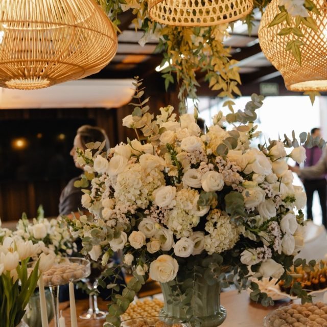 Cada detalhe pensado para transformar um momento em uma lembrança inesquecível. ✨🤍

Mais do que decorar, criamos cenários que contam histórias e emocionam.

Decoração: Ilma Socha
📸 Fotos: @renatocardosofotografo