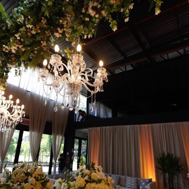 Um cenário clássico, elegante e cheio de personalidade. 🤍🌿
Verde por todos os lados, flores brancas e uma composição pensada para deixar o casamento dos dois irmãos ainda mais especial. Um projeto totalmente personalizado para transformar a Farm Hill no cenário perfeito para esse momento.
A Ilma Socha Decorações cuida de cada detalhe para que a decoração tenha a personalidade dos noivos e torne esse dia ainda mais único. ✨
#CasamentoJoinville #DecoraçãoDeCasamento #CasamentoSC