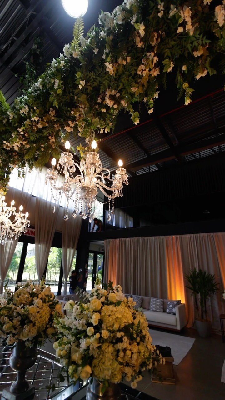 Um cenário clássico, elegante e cheio de personalidade. 🤍🌿
Verde por todos os lados, flores brancas e uma composição pensada para deixar o casamento dos dois irmãos ainda mais especial. Um projeto totalmente personalizado para transformar a Farm Hill no cenário perfeito para esse momento.
A Ilma Socha Decorações cuida de cada detalhe para que a decoração tenha a personalidade dos noivos e torne esse dia ainda mais único. ✨
#CasamentoJoinville #DecoraçãoDeCasamento #CasamentoSC