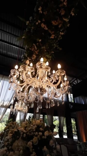 Na Farm Hill, cada escolha se encontrou em harmonia: flores, mobiliário, texturas e pequenos detalhes criando uma atmosfera elegante, acolhedora e cheia de personalidade.
Um casamento pensado para ser vivido, celebrado e lembrado. 🌿
Ilma Socha Decorações🤎
#IlmaSocha #FarmHill #DecoracaoDeCasamento #Casamento #WeddingDecor DecoracaoDeEventos DesignFloral CasamentoDosSonhos