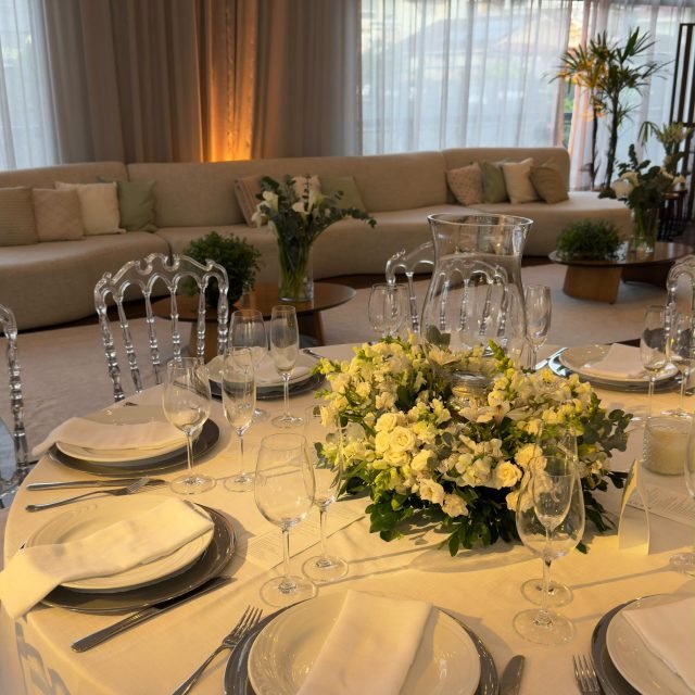 Alguns registros de um sábado que ficará na memória. 🤍✨
O Joinville Tênis Clube foi cenário de uma celebração especial, onde cada detalhe da decoração foi pensado para criar uma atmosfera de encanto, elegância e romantismo.
Das flores às composições, tudo preparado com carinho para fazer parte de uma história de amor.
Porque é isso que nos move: transformar sonhos em cenários para momentos inesquecíveis. ✨
📍 Joinville Tênis Clube
#IlmaSocha #DecoracaoDeCasamento #JoinvilleTenisClube #CasamentoEmJoinville DecoracaoDeEventos WeddingDeco