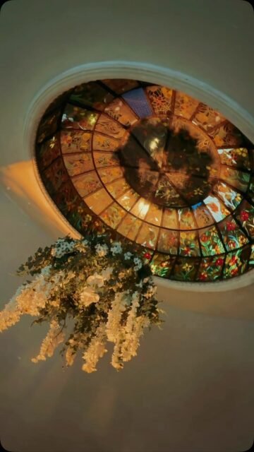 A elegância dos clássicos nunca sai de moda! 🤍🌿
No Joinville Tênis Clube, cada detalhe deste casamento foi pensado para criar uma atmosfera romântica, sofisticada e atemporal.
A combinação das flores brancas com o verde das folhagens trouxe leveza e delicadeza à decoração, criando uma composição harmoniosa que valoriza a beleza de cada espaço.
Um casamento que nos lembra que o tradicional também pode surpreender e encantar! ✨
Fornecedores:
@santeporteresa
@cleimarschneider.eventos
@teodoro73suzana
@renesomluzled
#ilmasocha #decoracaodecasamento #casamentojoinville #joinvilletenisclube #decoracaoclassica designfloral casamentos decoracaodeeventos